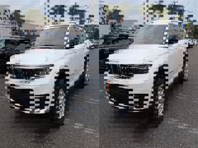 Used 2023 Jeep Grand Cherokee L Laredo image 4