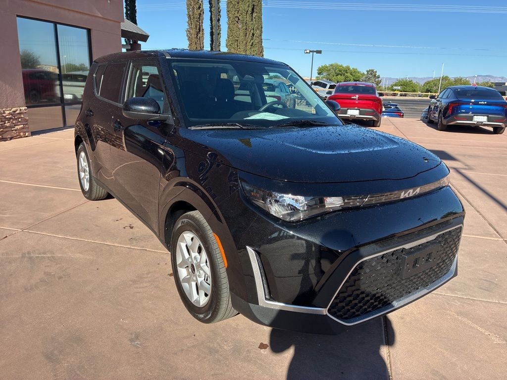 Used 2025 Kia Soul LX FWD image 10