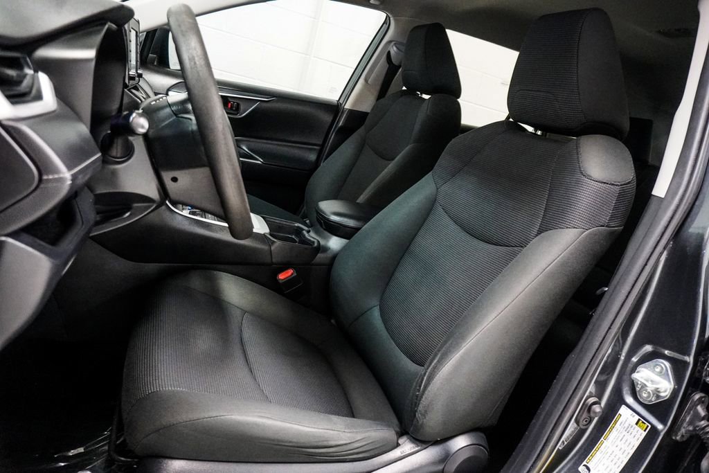 Used 2020 Toyota RAV4 LE image 6