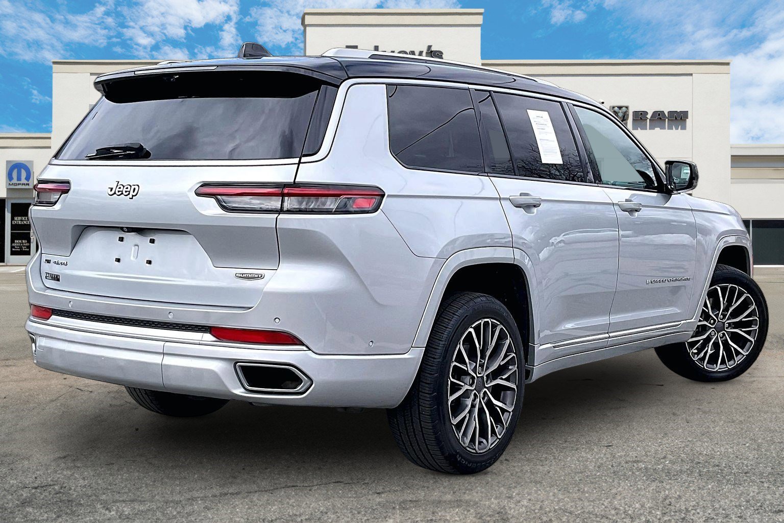 Certified 2022 Jeep Grand Cherokee L Summit image 2