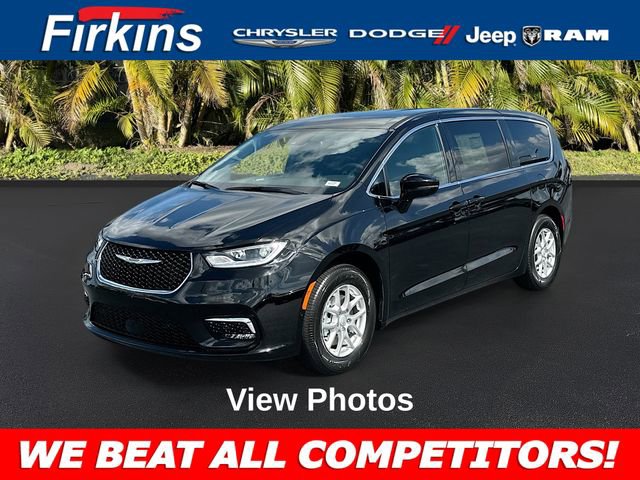 New 2025 Chrysler Pacifica Select