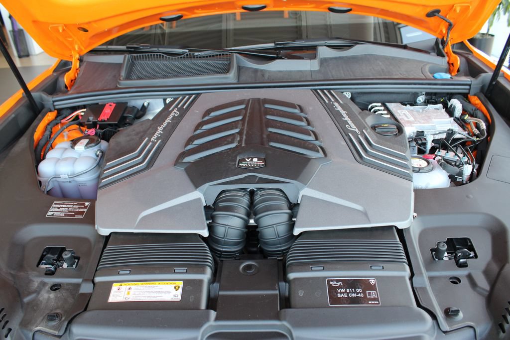 Used 2025 Lamborghini Urus SE AWD/4WD image 31