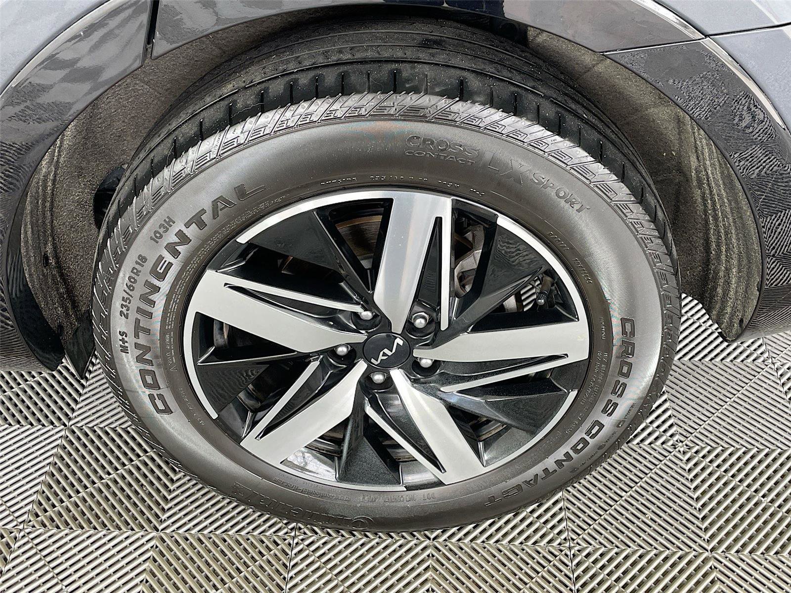 Used 2023 Kia Sorento S w/ Panoramic Sunroof Package image 37