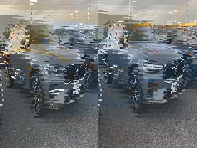 Certified 2023 Volvo XC60 B5 Core w/ Climate Package image 3