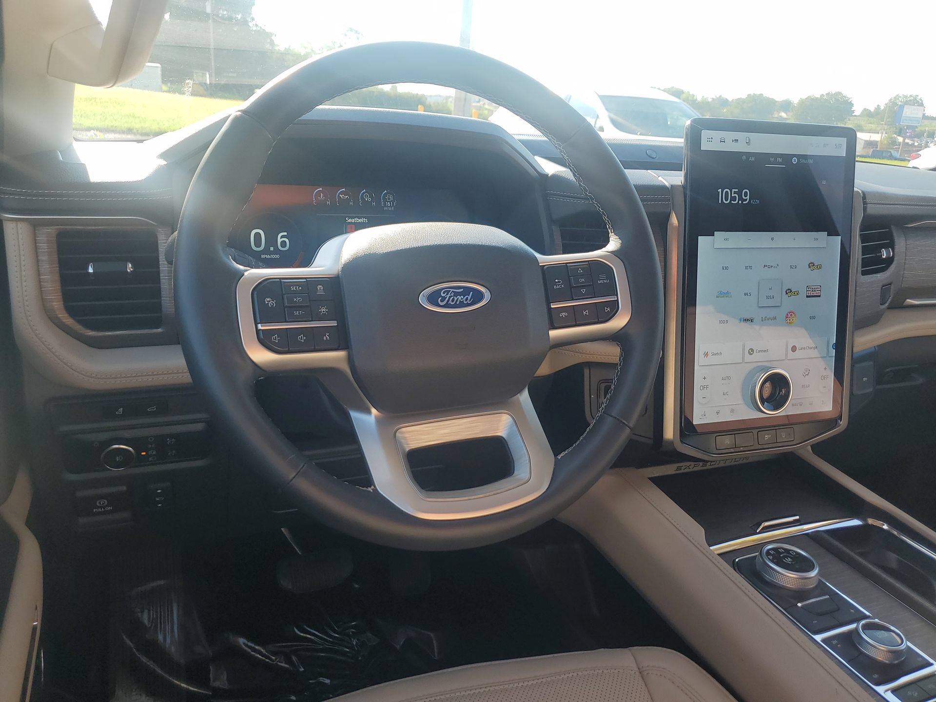 Used 2024 Ford Expedition Limited AWD/4WD image 19