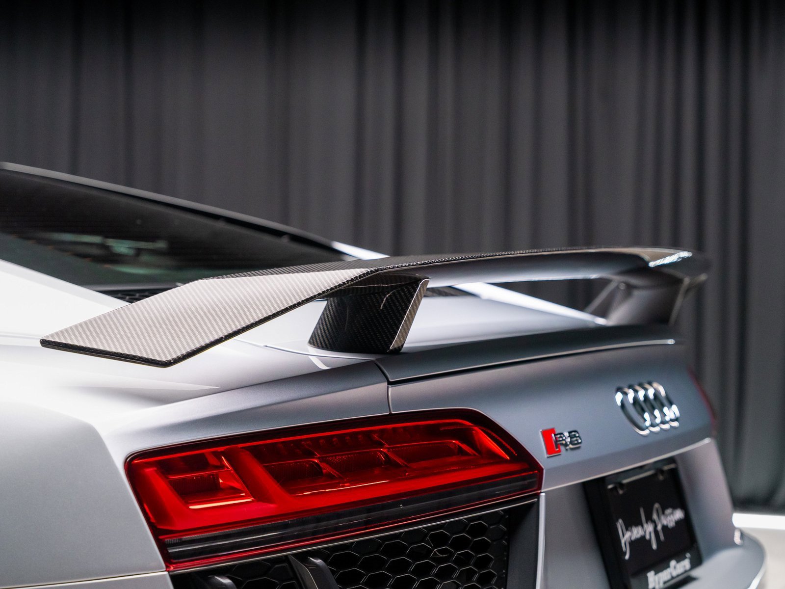 Used 2018 Audi R8 V10 w/ Premium Package image 3