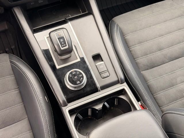 Used 2024 Mitsubishi Outlander AWD image 14