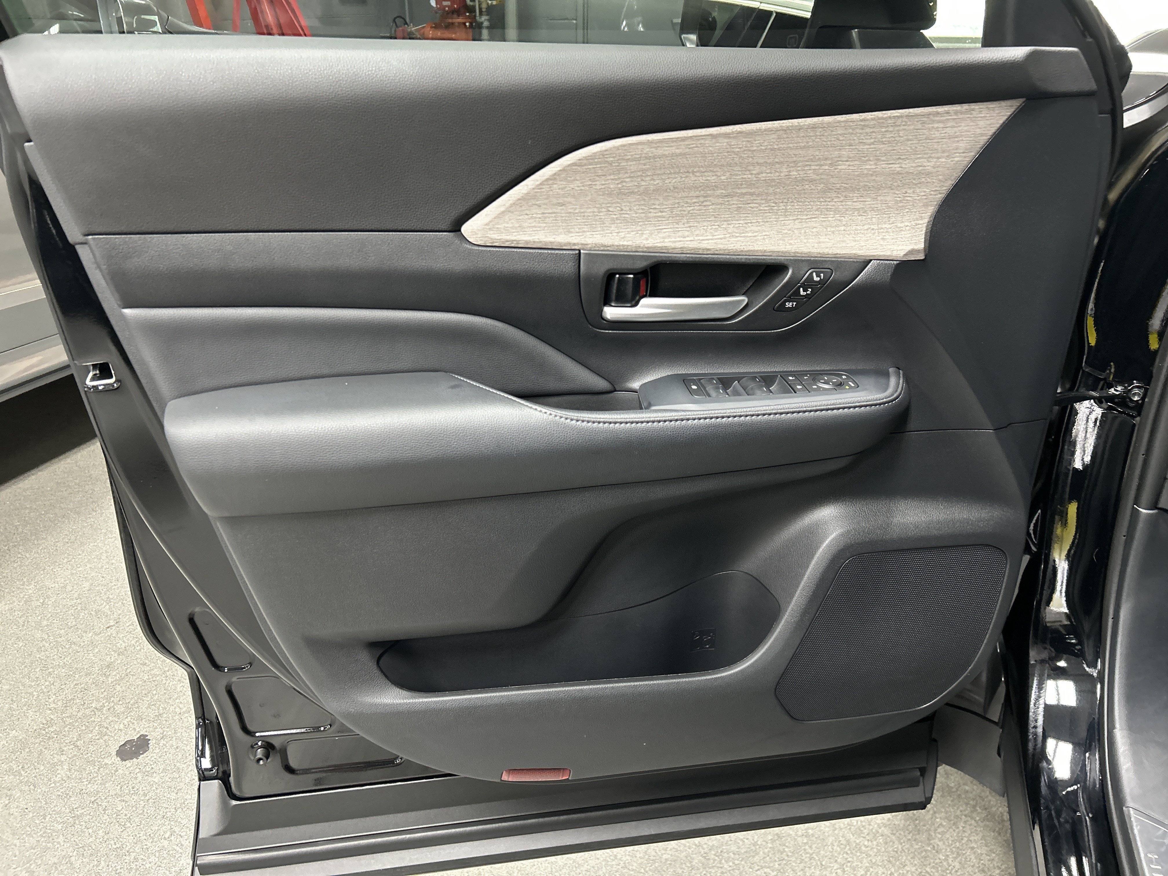 Used 2024 Toyota Grand Highlander AWD image 14