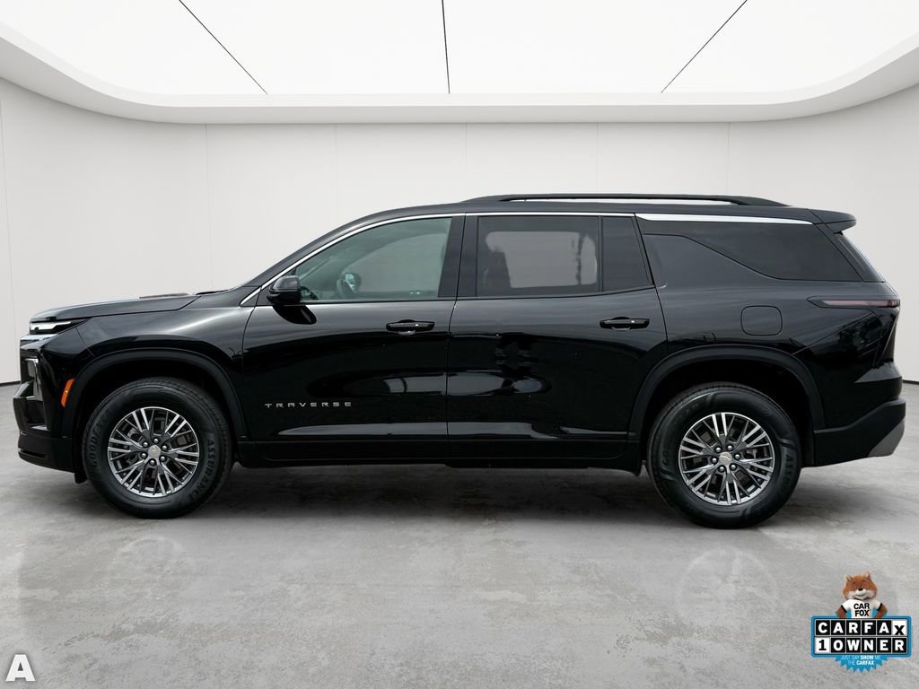 Used 2025 Chevrolet Traverse LT AWD/4WD image 3