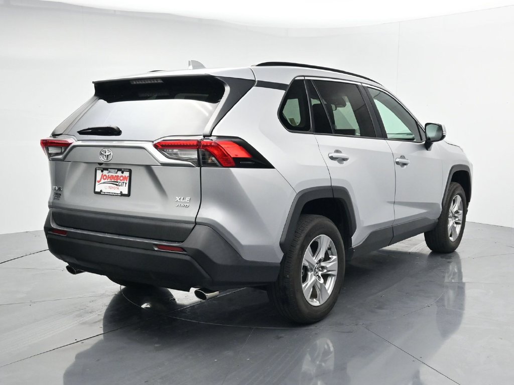 Used 2024 Toyota RAV4 XLE AWD/4WD image 7