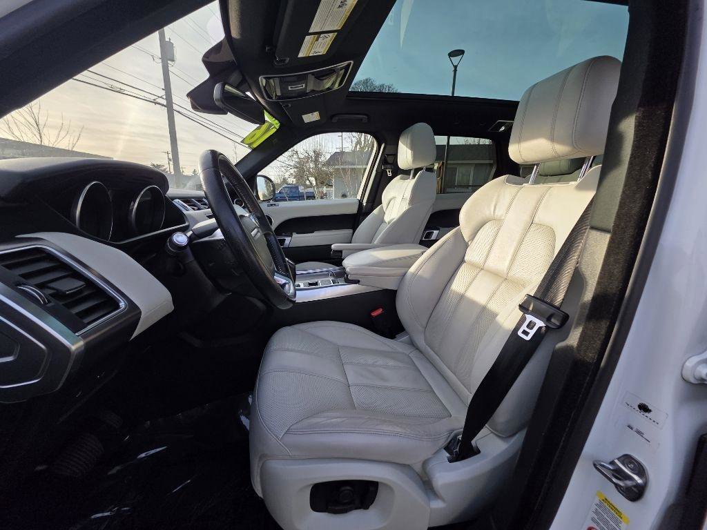 Used 2016 Land Rover Range Rover Sport SE image 16