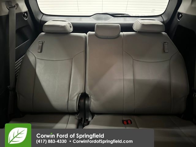 Used 2025 Toyota Sienna XLE image 24