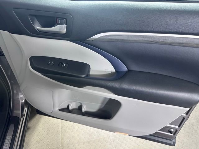 Used 2018 Toyota Highlander Limited AWD/4WD image 9