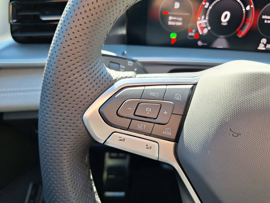 New 2026 Volkswagen Tiguan SE R-Line image 23