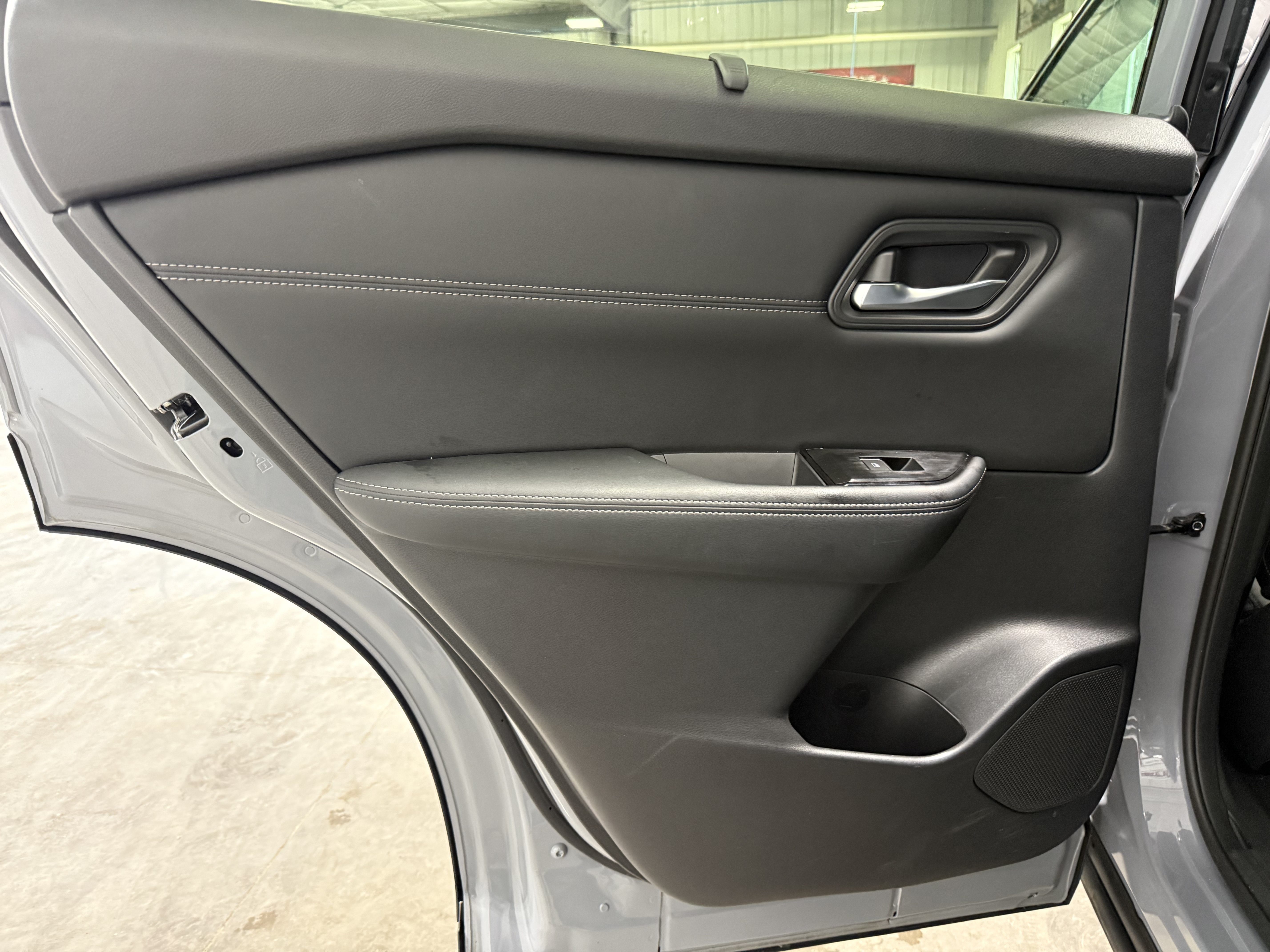 Used 2025 Nissan Rogue SL w/ Tech Package AWD/4WD image 19