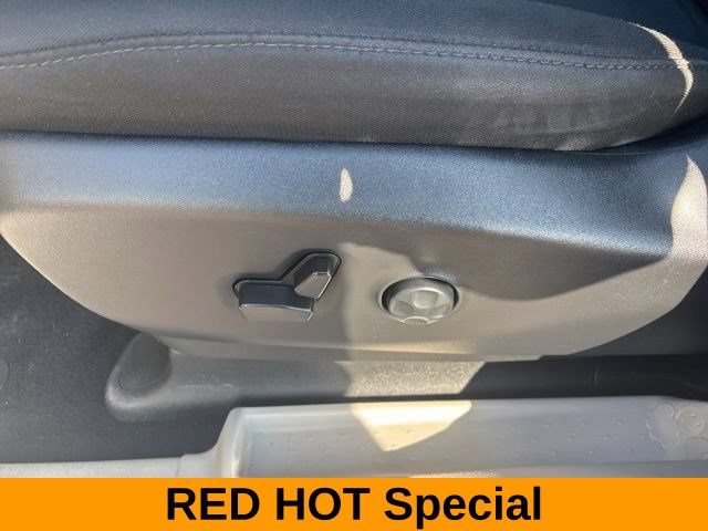 Used 2023 Chrysler Voyager LX FWD image 12