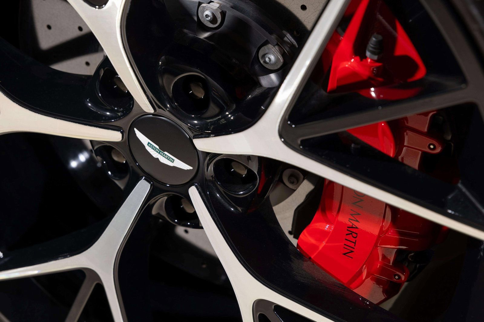 Used 2025 Aston Martin DBX 707 image 10