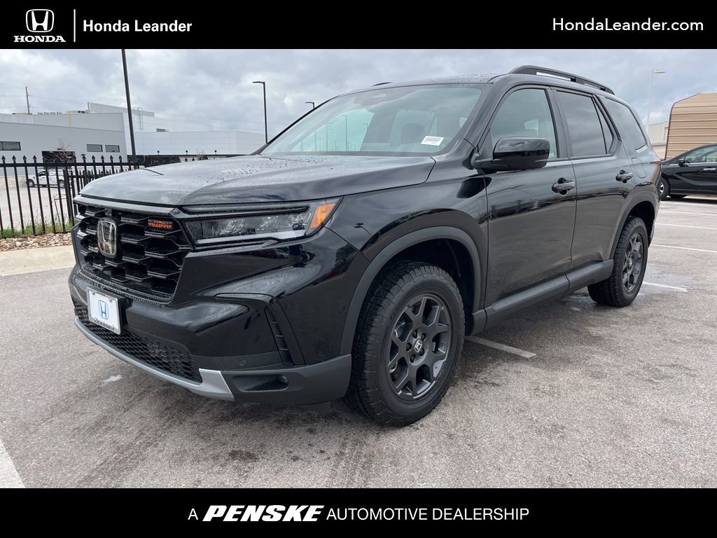 Certified 2025 Honda Pilot TrailSport image 1