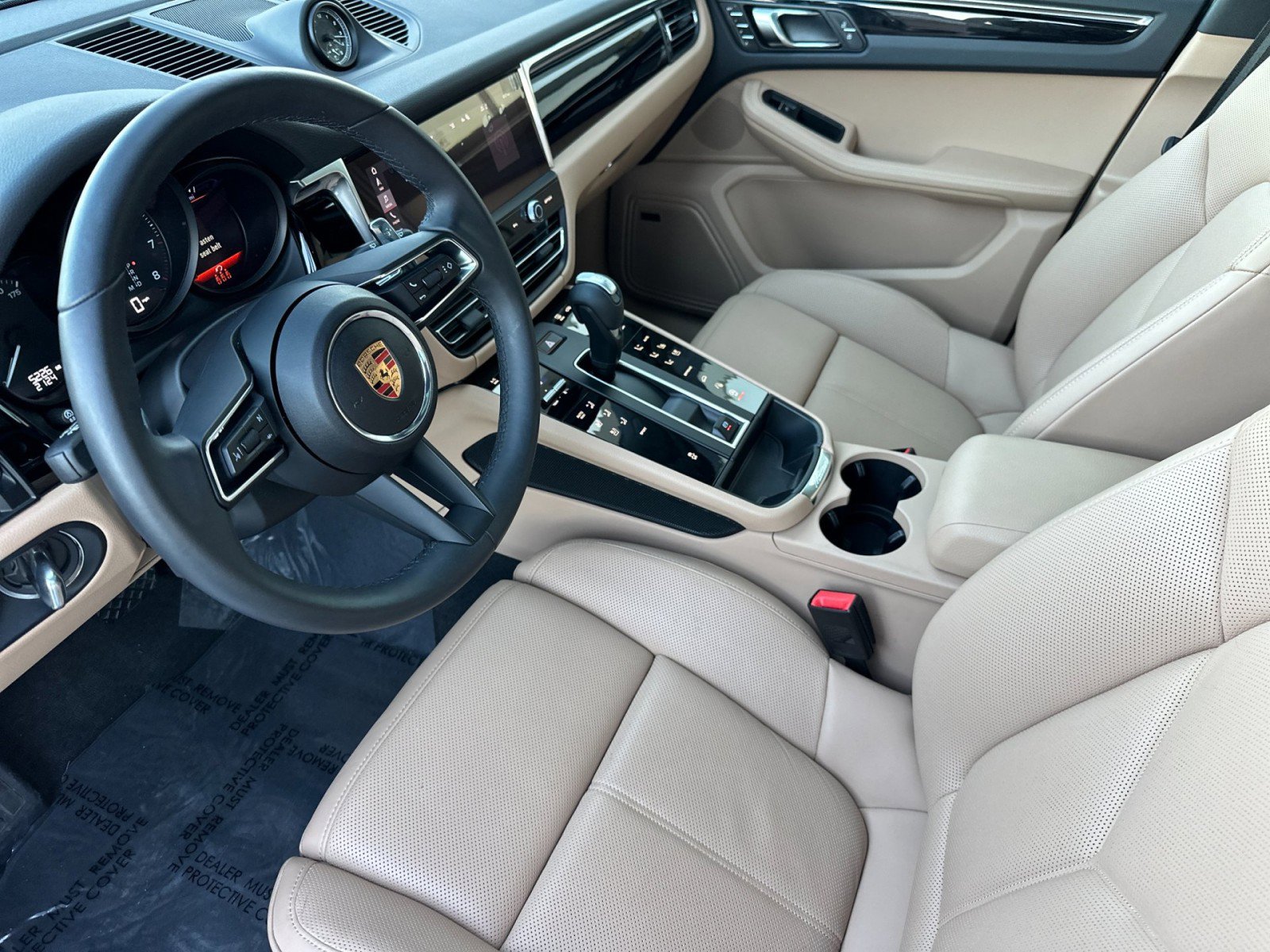 Used 2025 Porsche Macan image 4