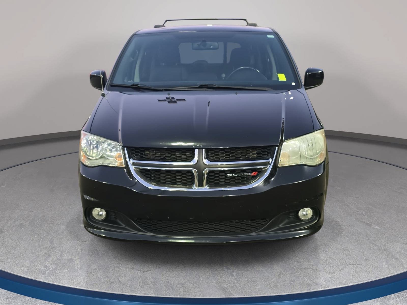 Used 2017 Dodge Grand Caravan SXT FWD image 2