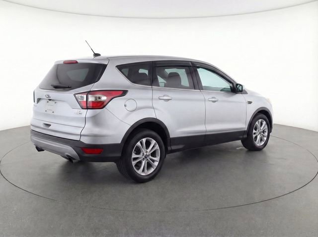 Used 2017 Ford Escape SE image 12