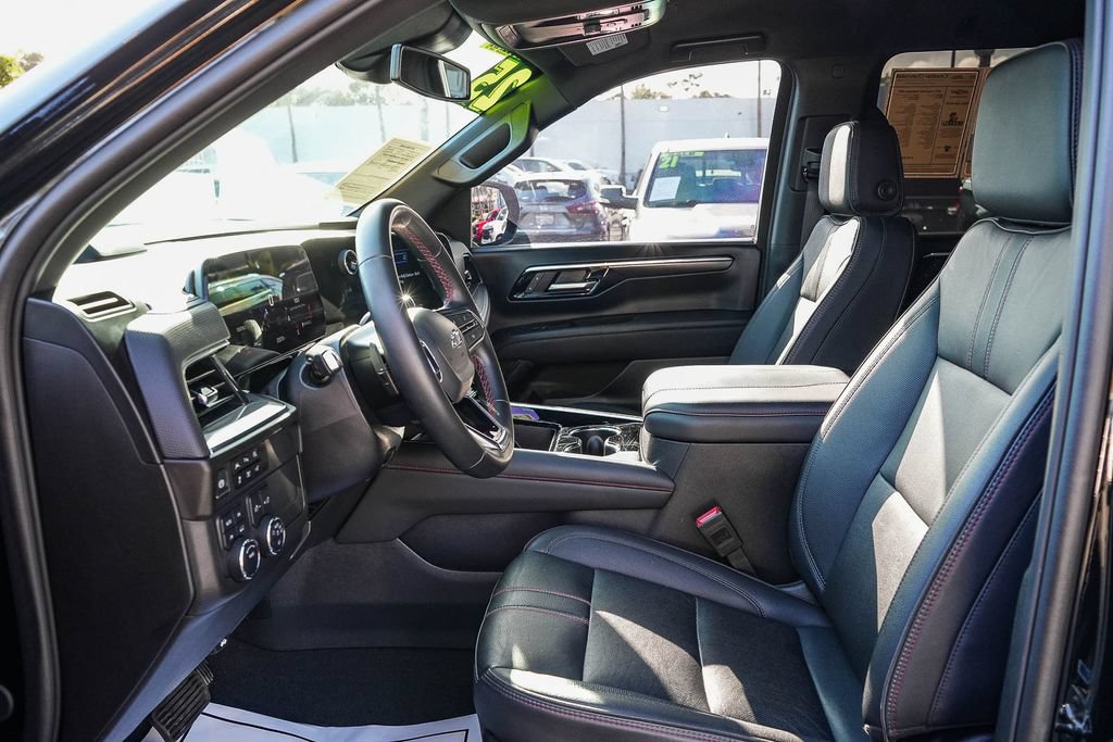Used 2025 Chevrolet Suburban RST AWD/4WD image 16