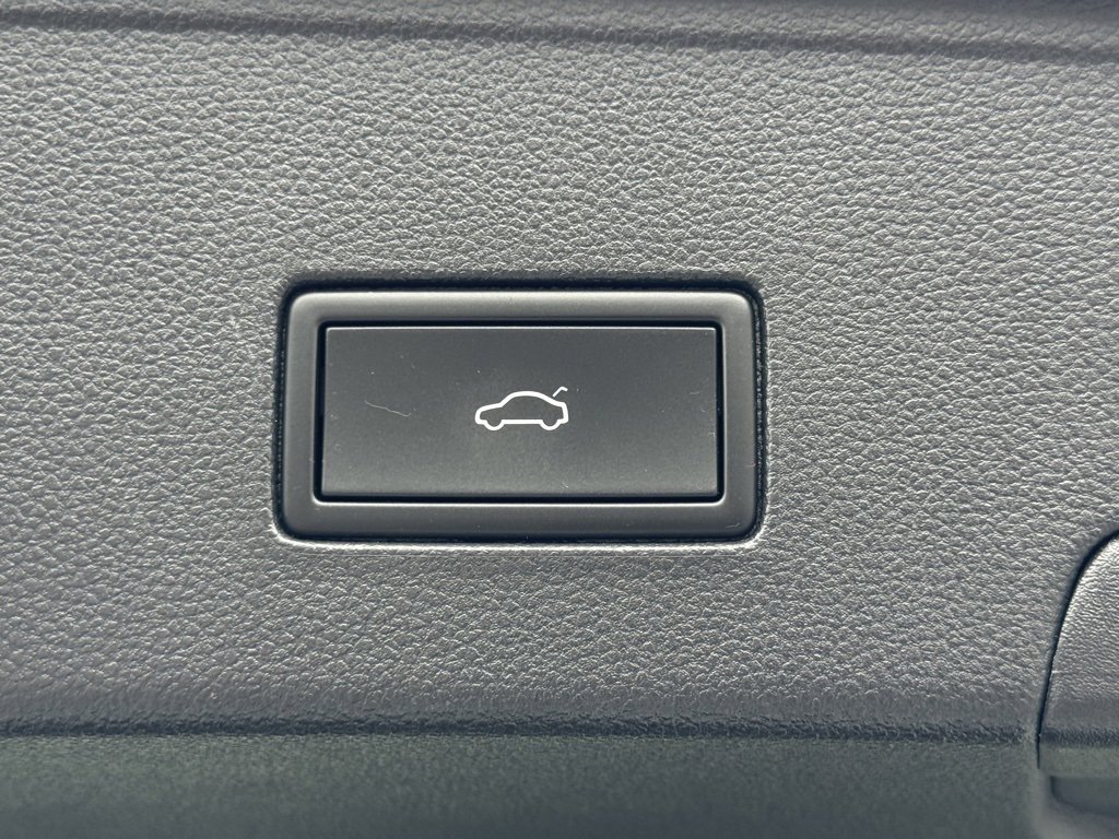 Used 2021 Volkswagen Atlas Cross Sport SE w/ Panoramic Sunroof Package image 11