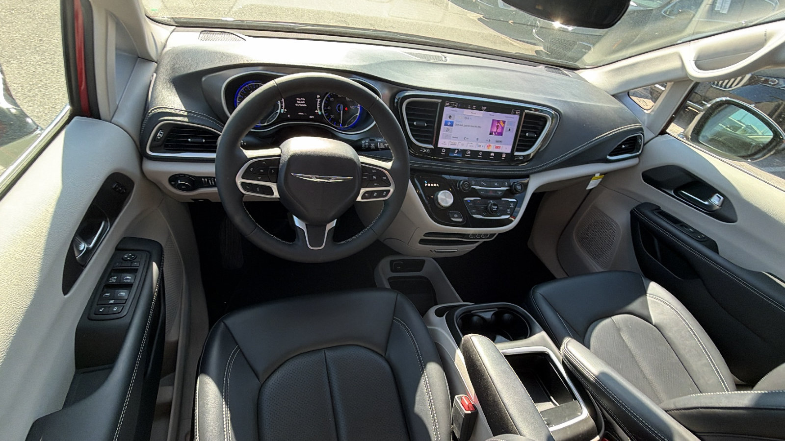 Certified 2024 Chrysler Pacifica Touring-L FWD image 24