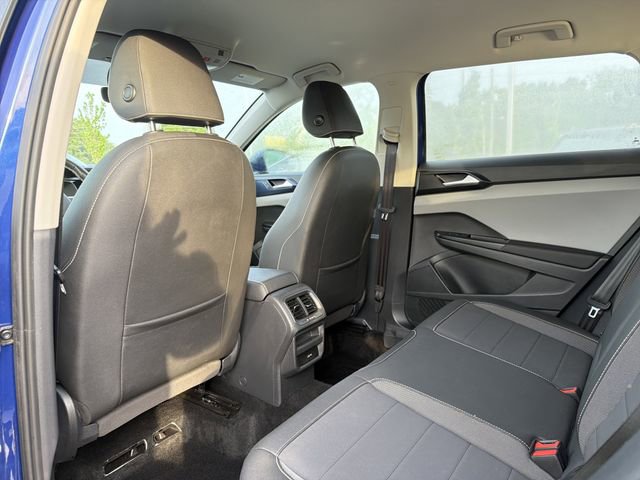 Used 2023 Volkswagen Taos SE image 12