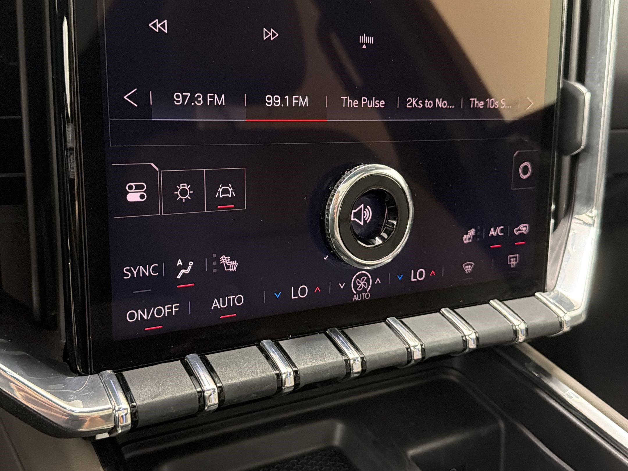 Used 2024 GMC Acadia Elevation w/ Luxury Package FWD image 17