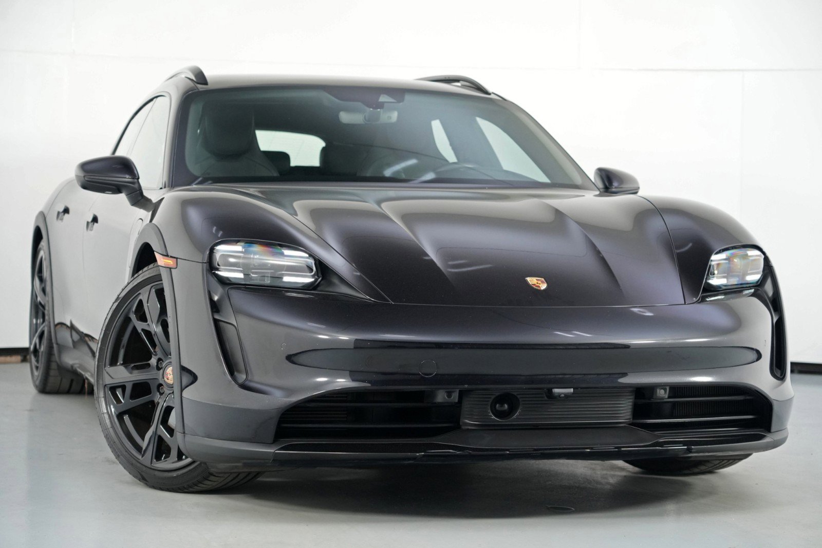 Used 2022 Porsche Taycan 4 Cross Turismo AWD/4WD image 4