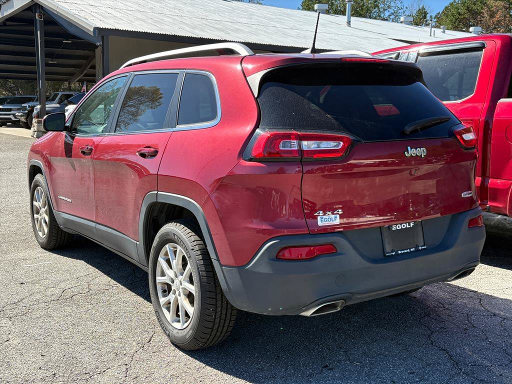 Used 2017 Jeep Cherokee Latitude w/ Cold Weather Group AWD/4WD image 8