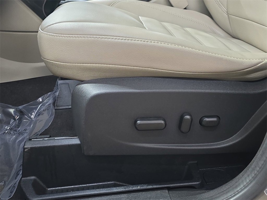 Used 2017 Ford C-MAX Titanium w/ Equipment Group 301A image 25