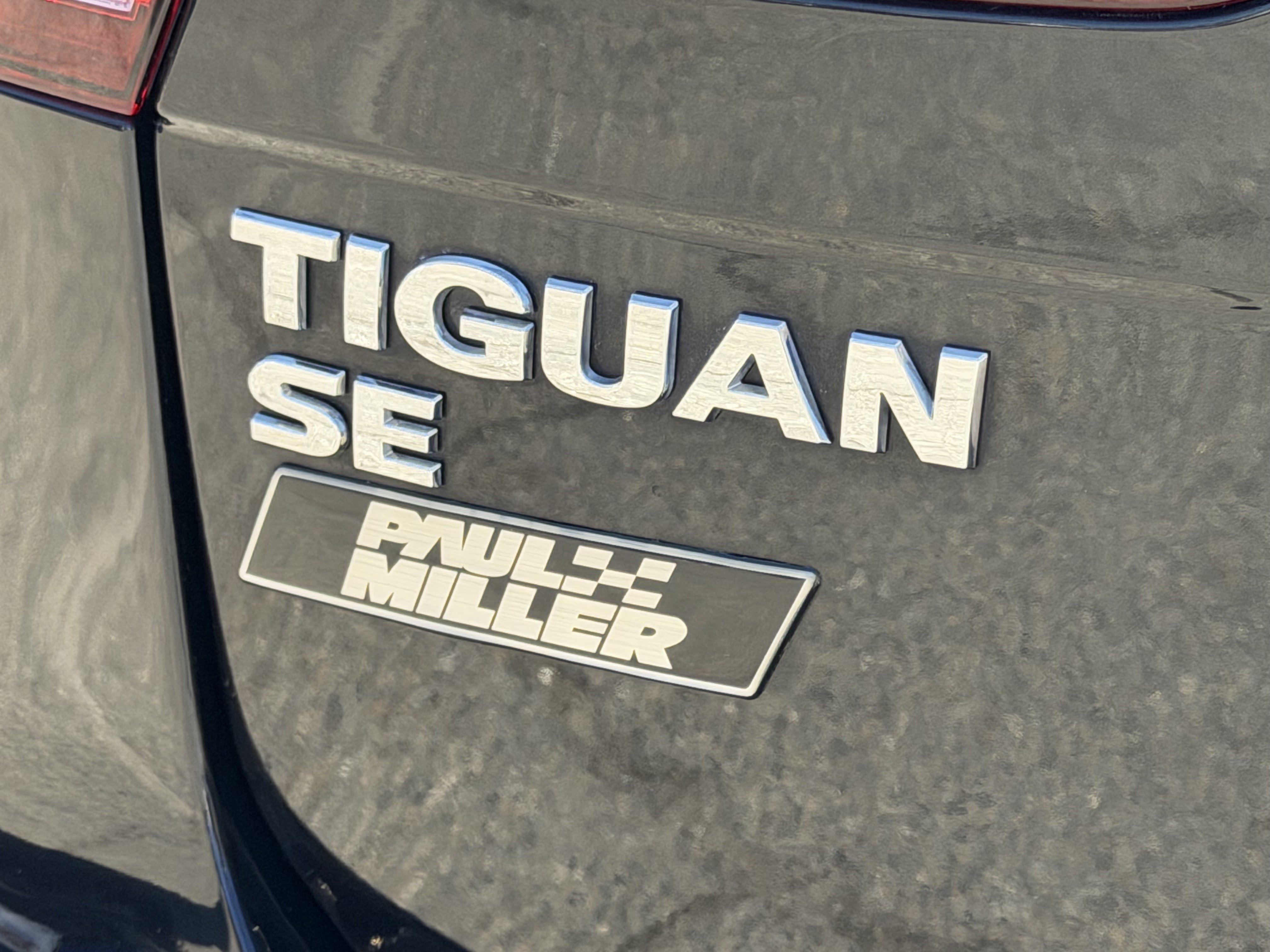 Used 2020 Volkswagen Tiguan SE w/ Panoramic Sunroof Package image 28