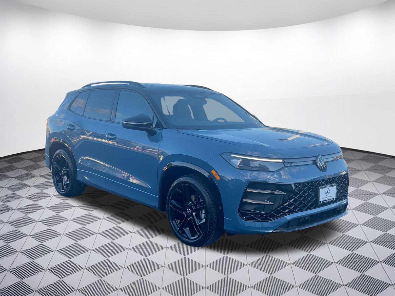 New 2026 Volkswagen Tiguan SE R-Line image 7