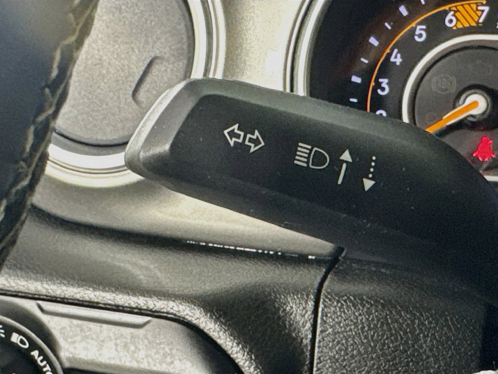 Used 2019 Jeep Wrangler Unlimited Sahara AWD/4WD image 14