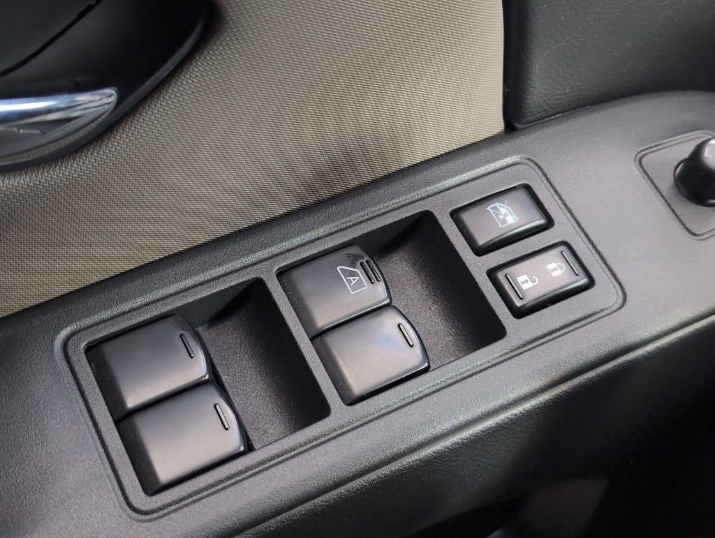 Used 2023 Nissan Frontier SV w/ Technology Package image 17