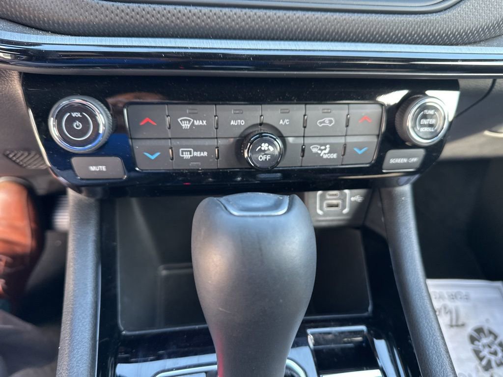 Certified 2025 Jeep Compass Limited w/ High Altitude Package image 11