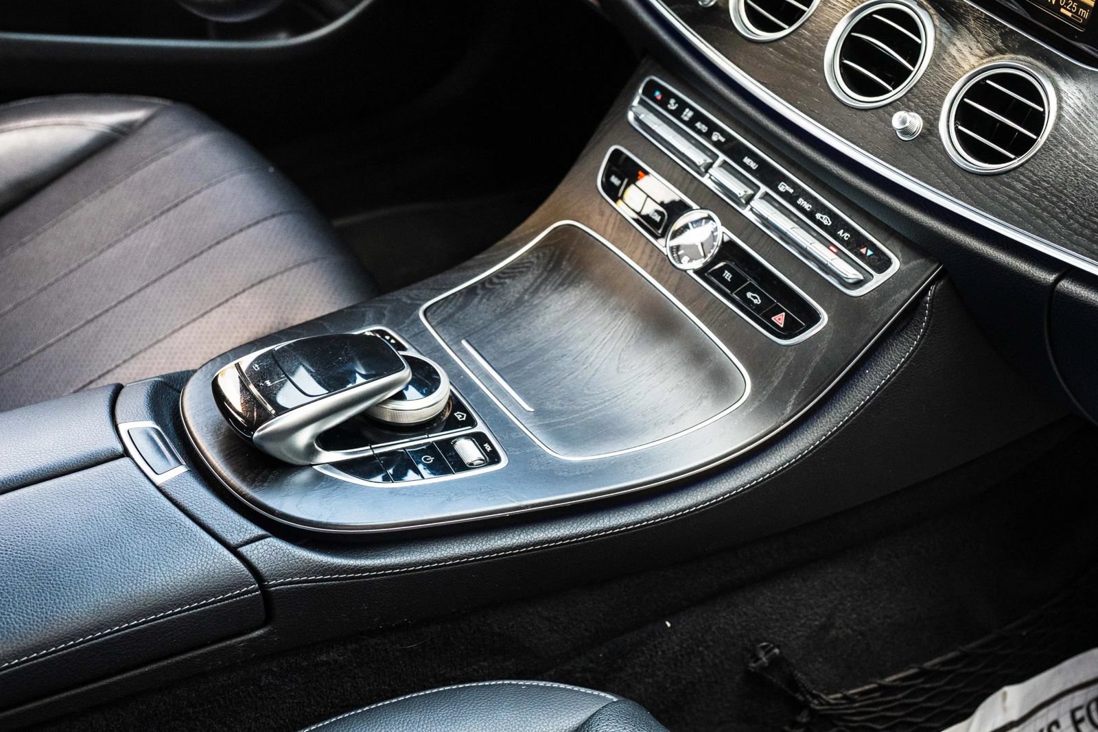 Used 2018 Mercedes-Benz E 300 4MATIC image 34