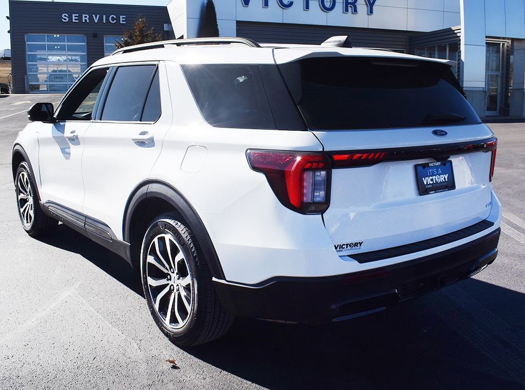 Used 2025 Ford Explorer ST-Line AWD/4WD image 3