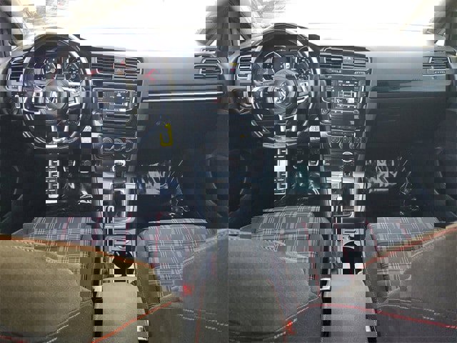 Used 2016 Volkswagen Golf S image 11