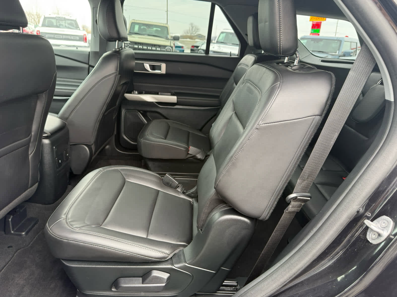 Certified 2023 Ford Explorer XLT w/ Equipment Group 202A image 5