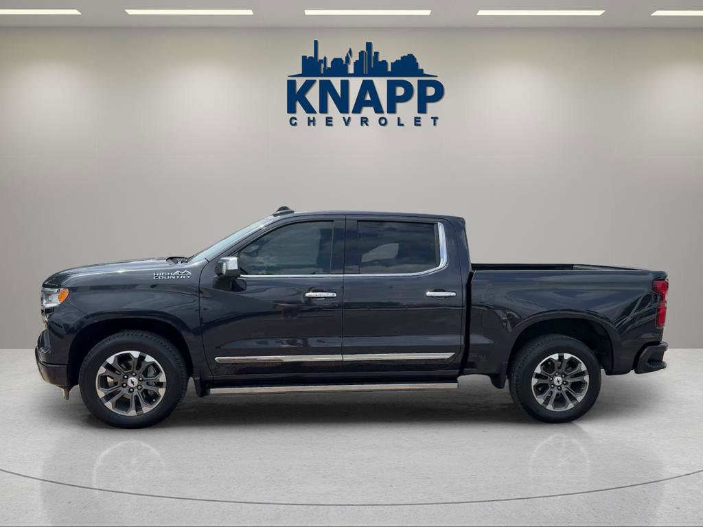 Used 2022 Chevrolet Silverado 1500 High Country w/ Technology Package RWD image 2