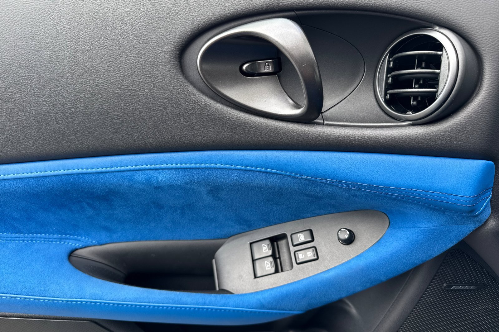 New 2024 Nissan Z Performance w/ Floor Mat Package image 11