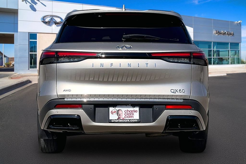 Used 2023 INFINITI QX60 Luxe w/ Vision Package AWD/4WD image 4