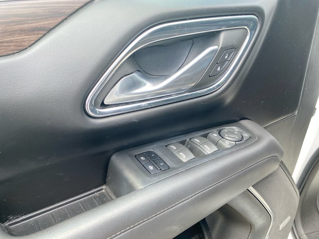 Used 2022 Chevrolet Tahoe Z71 w/ Luxury Package AWD/4WD image 18