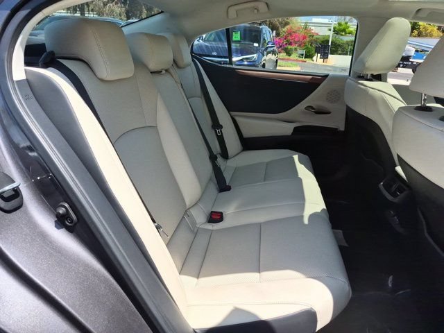 Used 2025 Lexus ES 300h w/ Premium Package FWD image 29
