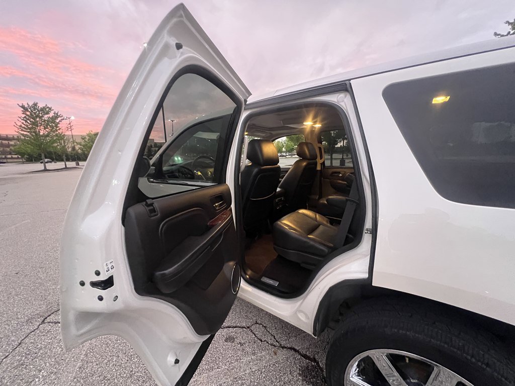 Used 2014 Cadillac Escalade Luxury AWD/4WD image 14