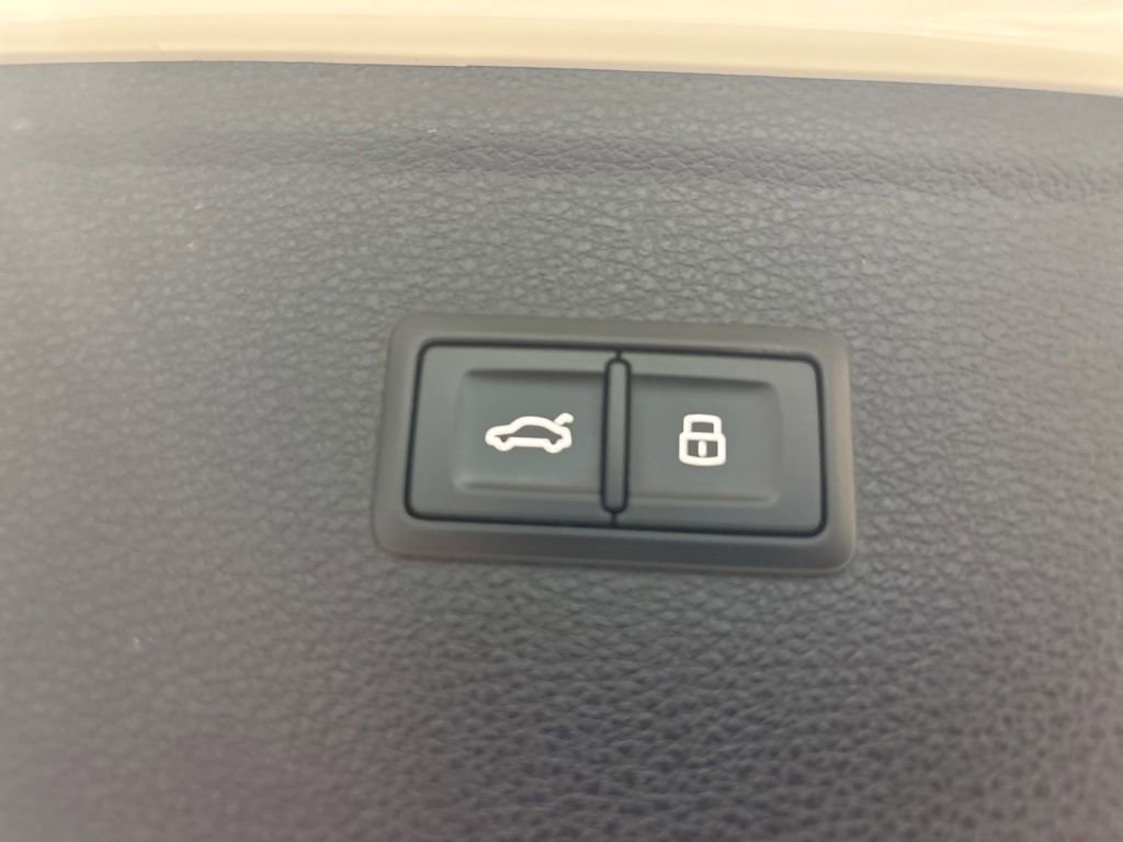 Used 2023 Audi Q5 2.0T Premium w/ Convenience Package image 15