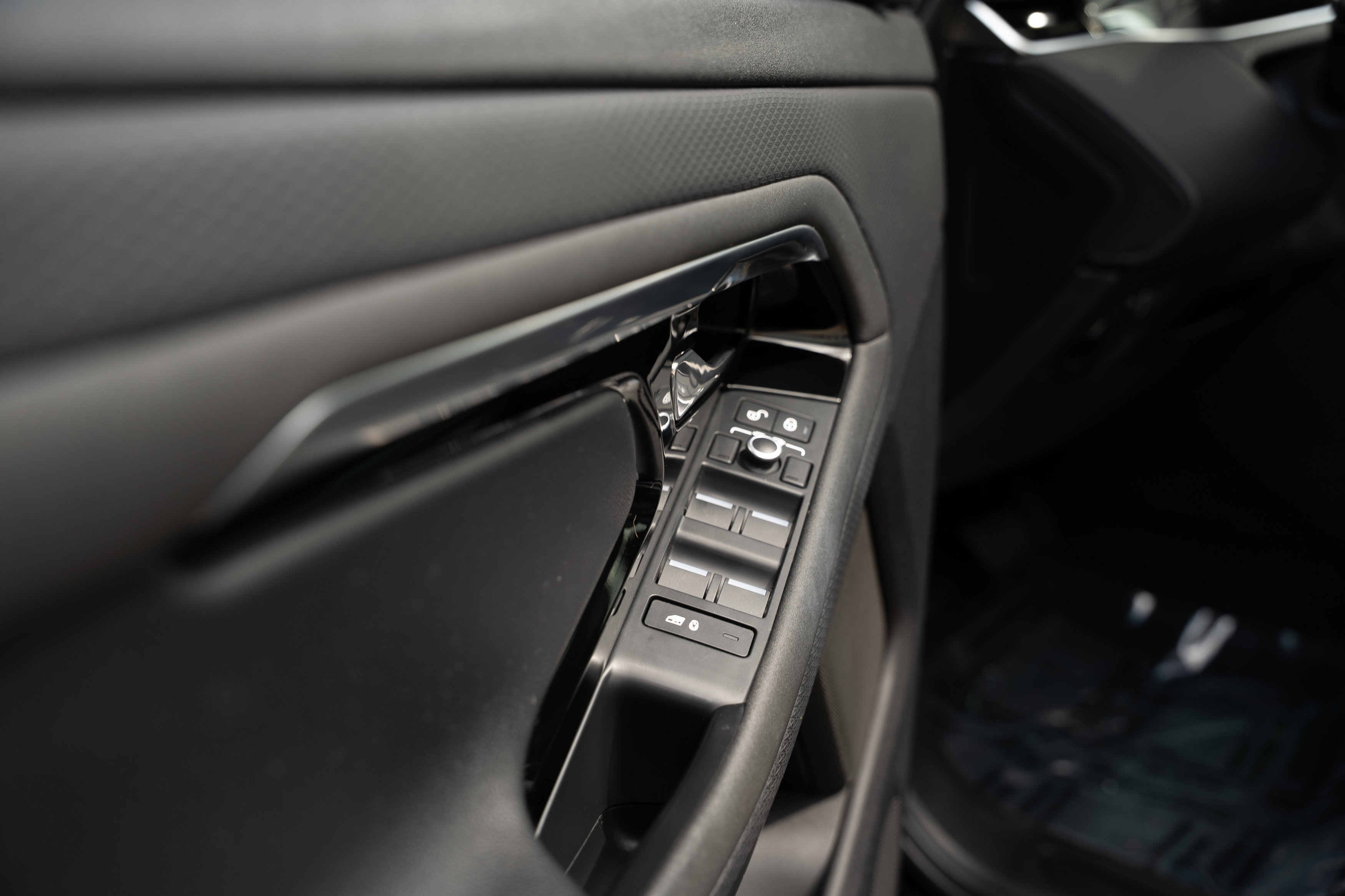 Used 2020 Land Rover Range Rover Evoque S image 20